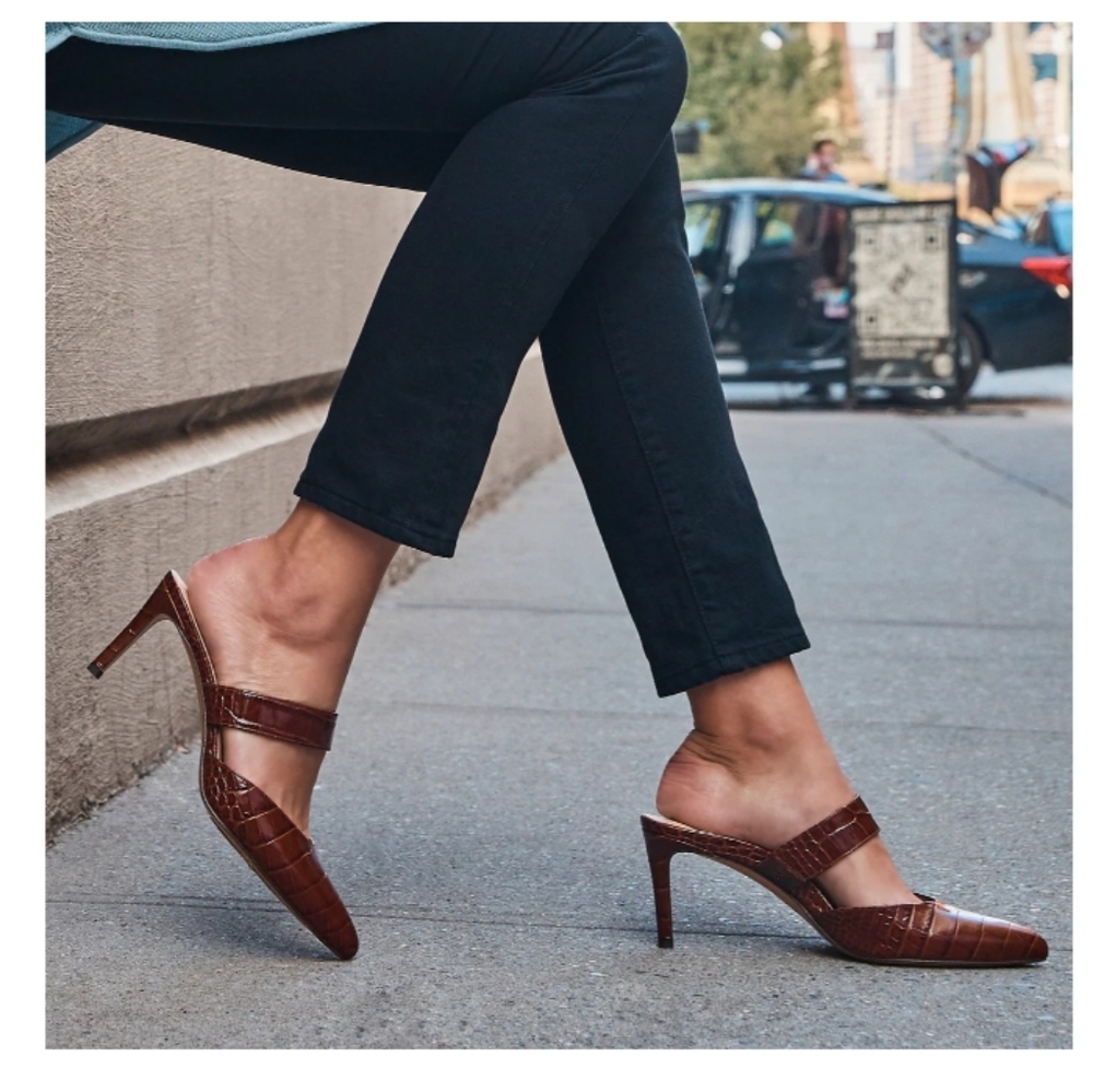 NWOT Inez Mora Mules in Cocoa Croco Size 10.5